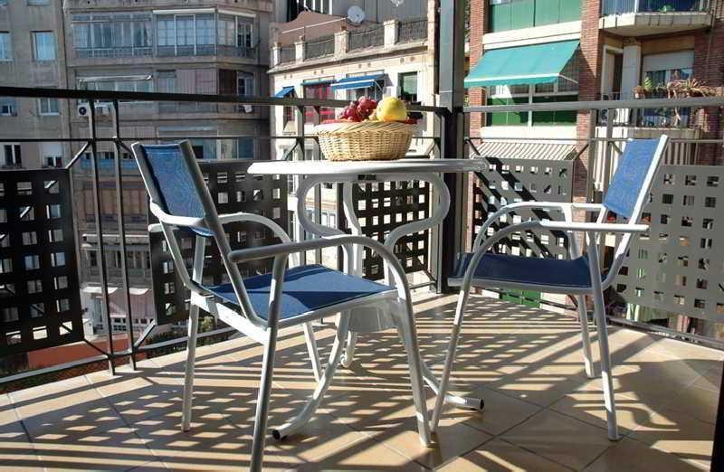 Apartamentos Consell De Cent - Barcelona — Photos 1